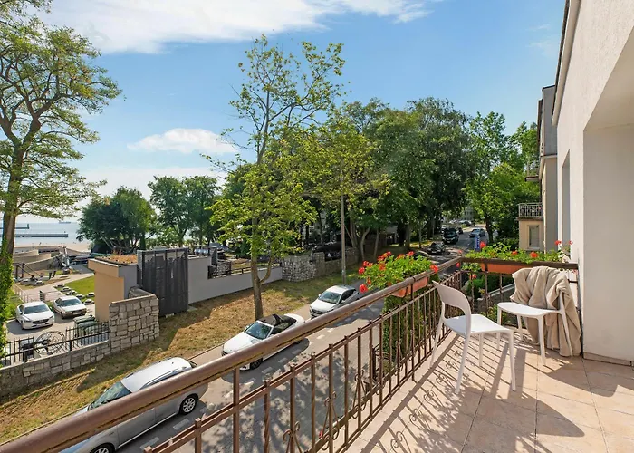 Nadmorski Z Tarasem Nad Bulwarem *